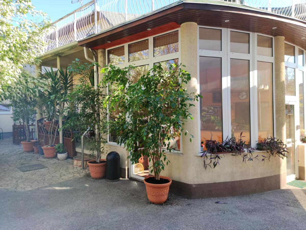 Hotel Oswaldo Budapest Exteriör bild